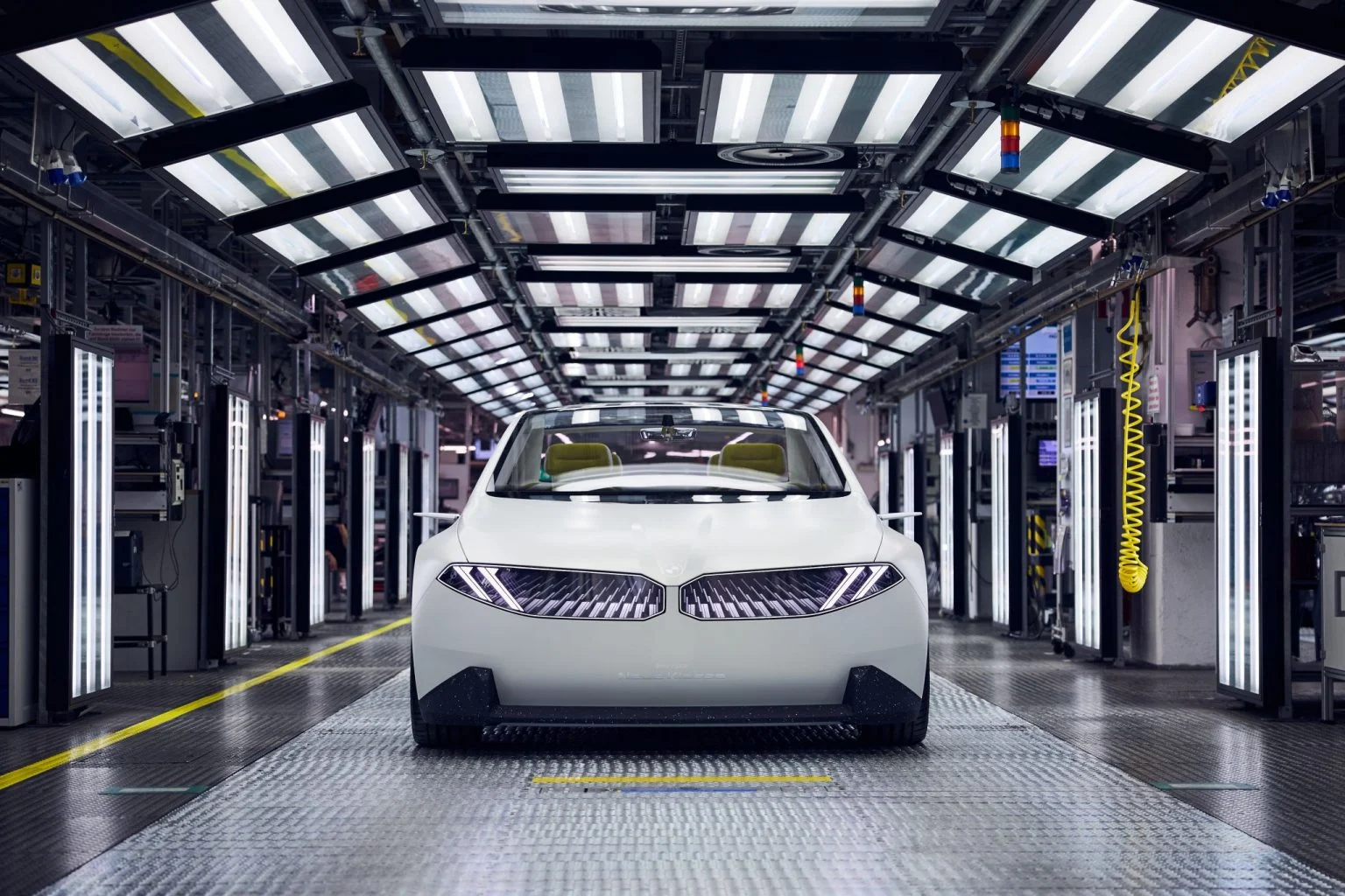 A Revolução Elétrica da BMW: Munique Anuncia Produção Exclusiva de Veículos Elétricos em 2027